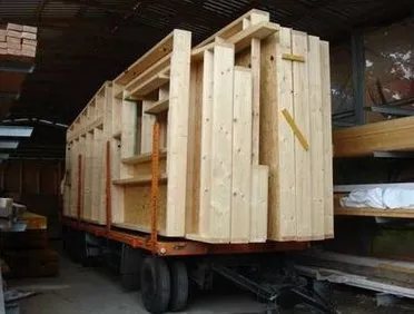 Holzw&auml;nde auf Anh&auml;nger
