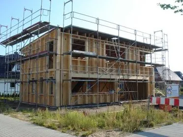 Bauobjekt Holzbau mit Ger&uuml;st